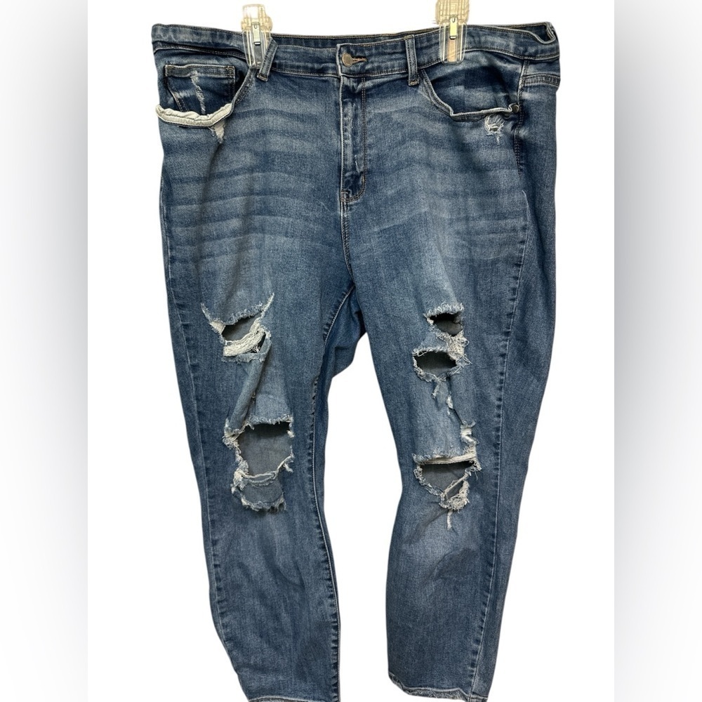 Judy Blue Boyfriend Fit Distressed Blue Jeans